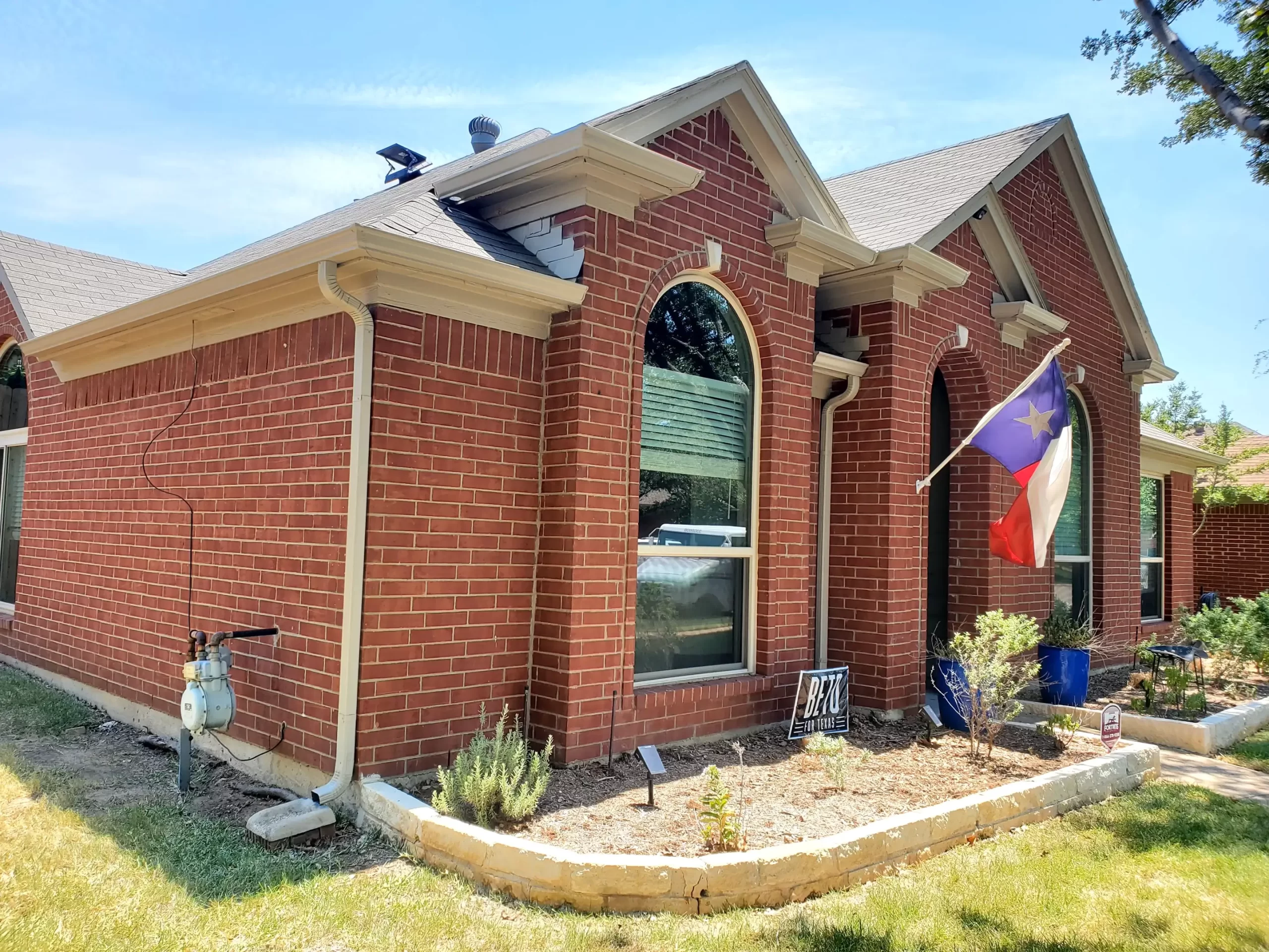 Professional gutter cleaning and leaf guard installation in Dallas Professional gutter cleaning and leaf guard installation in Dallas